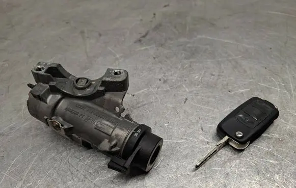 Volkswagen PASSAT B5.5 Ignition key/card 4B0905851G