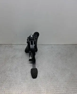 Dacia Sandero III Clutch pedal 465404988R 465039787R 165409712R