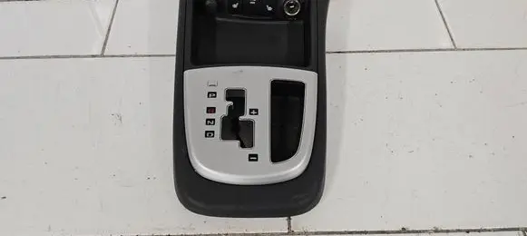 Hyundai Santa Fe Gear shifter surround trim plastic 846912B000 2B000