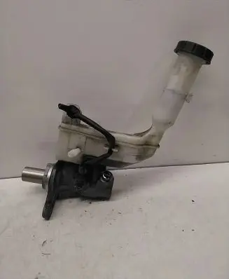 Nissan Juke I F15 Master brake cylinder 32070564