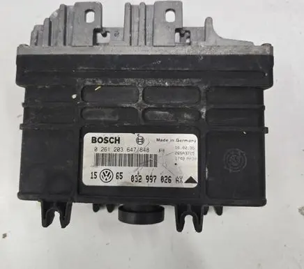 Volkswagen Golf III Engine control unit/module 032997026AX 26SA3725 0261203647