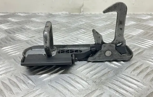 Volkswagen Eos Engine bonnet/hood lock/latch loop/hook 1Q0823480