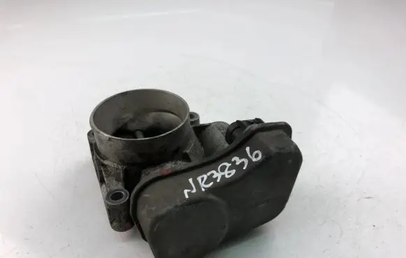 Nissan Note (E11) Throttle valve 01403B4093