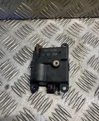 Nissan Qashqai Intake manifold valve actuator/motor 3J01030850