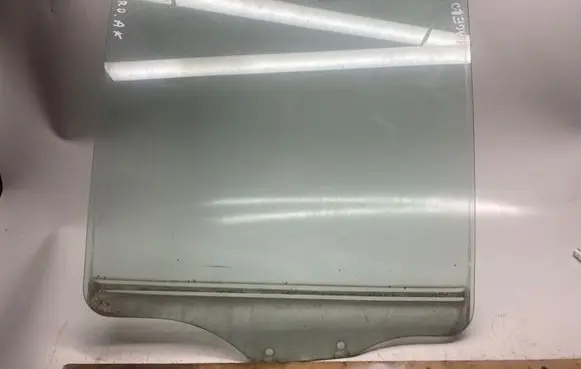 Mitsubishi Pajero Rear door window glass