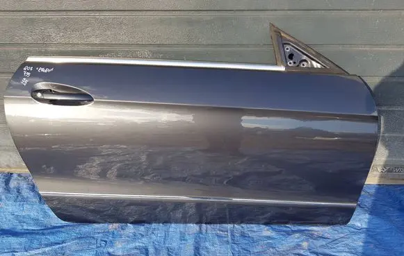 Mercedes-Benz E C207 W207 Front door DRZWIPRAWE20755