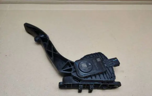 Ford Fusion II Accelerator throttle pedal