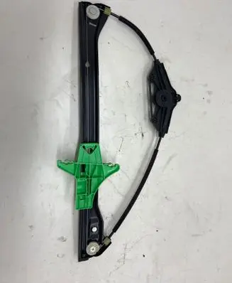 Rear window lifting mechanism without motor
