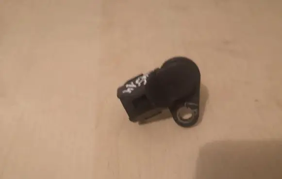 Volvo V70 Camshaft position sensor 30713485