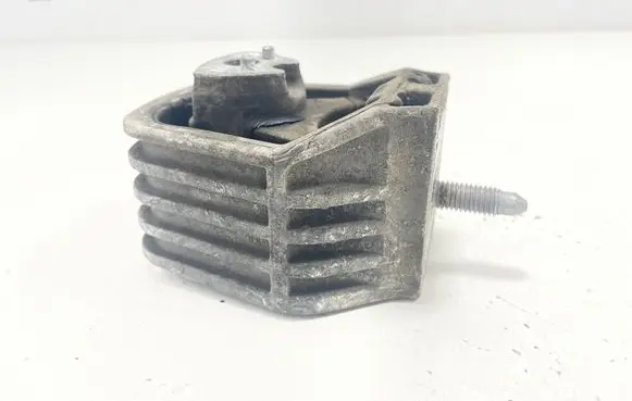 Mercedes-Benz B W245 Engine mount bracket