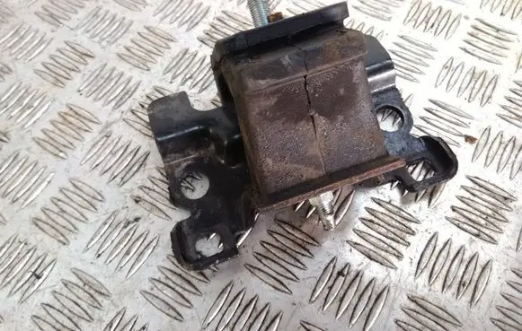 Nissan Navara D23 Engine mount bracket