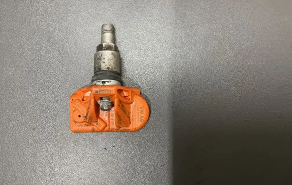 Porsche Cayenne (9Y0 9Y3) Tire pressure sensor 5Q0907275F