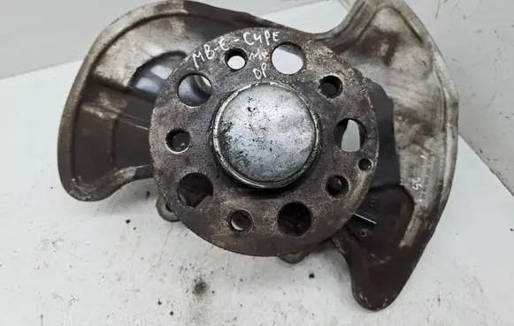 Mercedes-Benz E C207 W207 Front wheel hub A2044202644