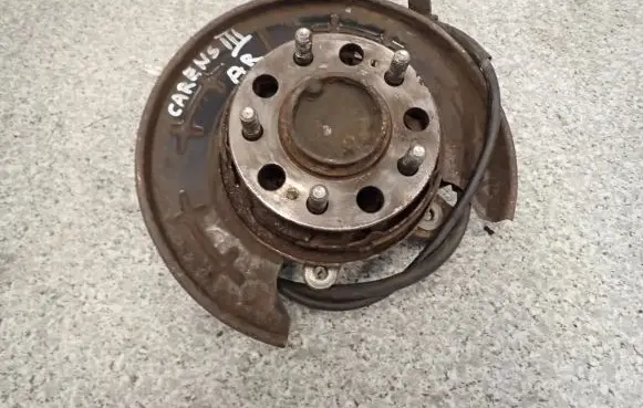 KIA Carens II Front wheel hub spindle knuckle