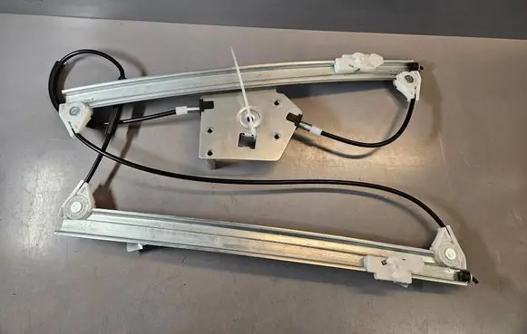 BMW 3 E46 Front door electric window regulator 8251352 51338251352