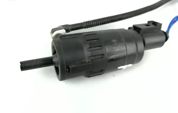 Volkswagen PASSAT B8 Windscreen/windshield washer pump 1K5955651