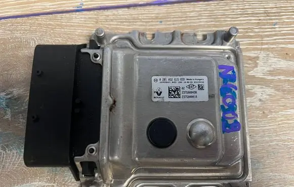Renault Master III Adblue control unit 0281032615