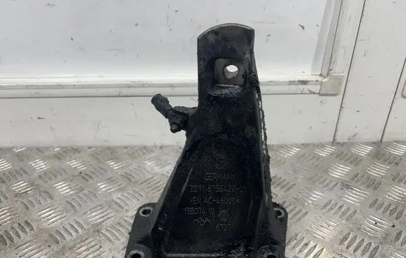 BMW 7 E65 E66 Engine mount bracket 6758420 13807410 6727