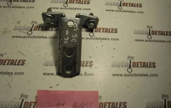 Mitsubishi Lancer Rear door lower hinge
