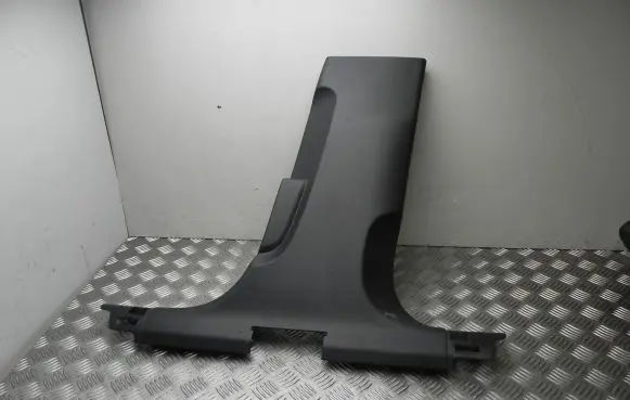 (B) pillar trim (bottom)