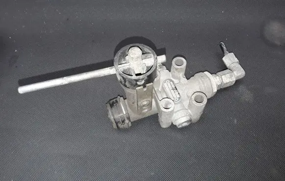 Renault Master II Air suspension valve block 4640060020