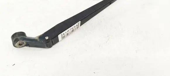 Front wiper blade arm