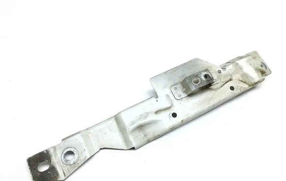 Volvo S90, V90 Fender mounting bracket