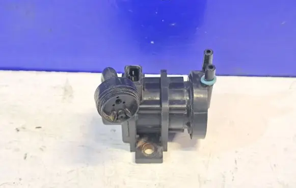 Saab 95 - 96 Engine mount vacuum valve 4571964 9158200
