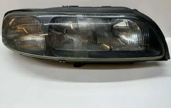 Volvo V70 Headlight/headlamp 8693568