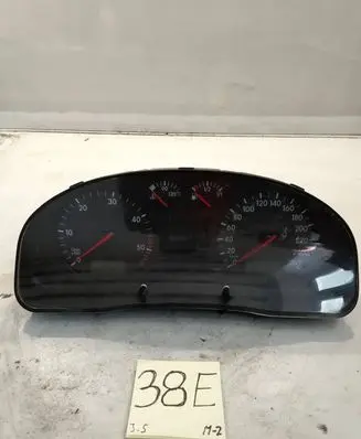 Volkswagen PASSAT B5 Speedometer (instrument cluster) 3B0920822A
