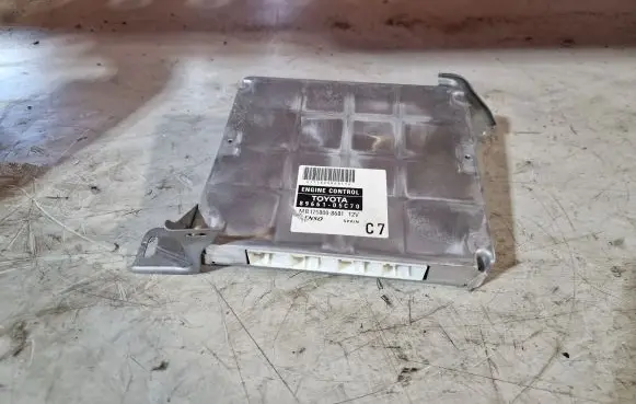 Toyota Avensis T250 Engine control unit/module 8966105C70