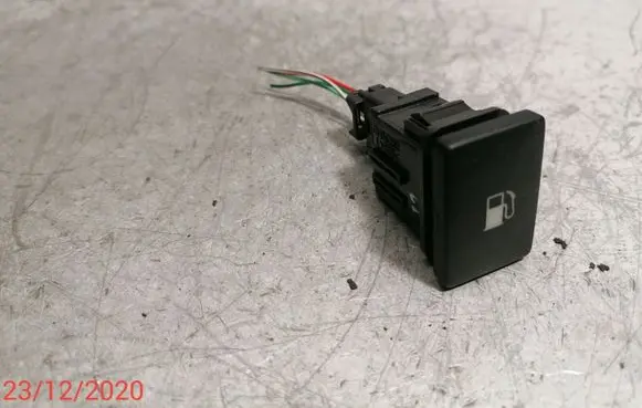 Toyota Avensis T270 Fuel tank opening switch 15C252