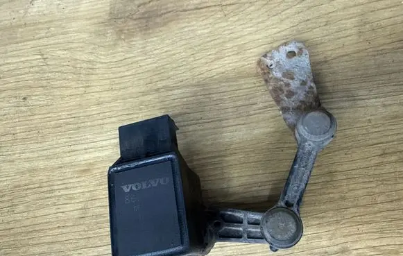 Volvo XC90 Headlight/headlamp level sensor 8622446