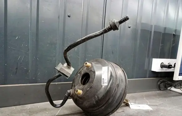 Audi A8 S8 D2 4D Brake booster 4D0612105E