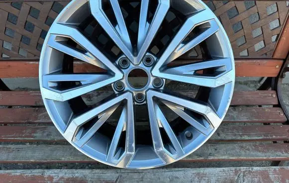 Volkswagen Polo VI R18 alloy rim 