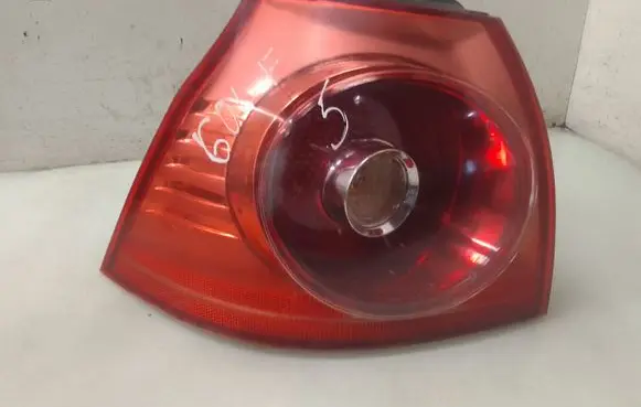 Volkswagen Golf V Rear/tail lights E131555