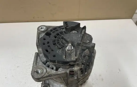 Opel Zafira B Generator/alternator 0124425020 55556067