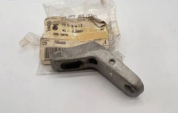 Volkswagen Transporter - Caravelle T4 Sliding door upper roller guide/hinge 705843439