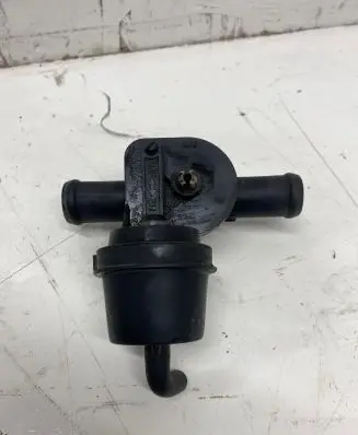 Volkswagen Multivan T4 Engine coolant pipe/hose 701121805