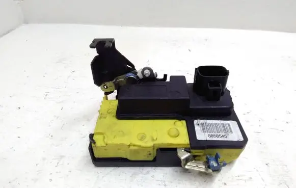 Volvo S60 Front door lock 8650545