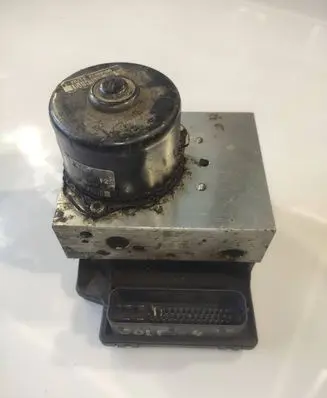 Volkswagen Golf IV ABS Pump 1C0907379