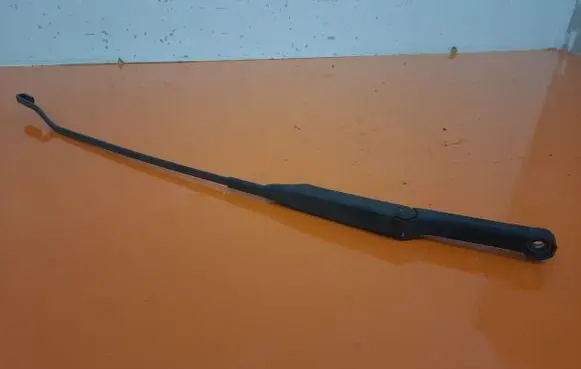 Opel Combo C Front wiper blade arm 09225624