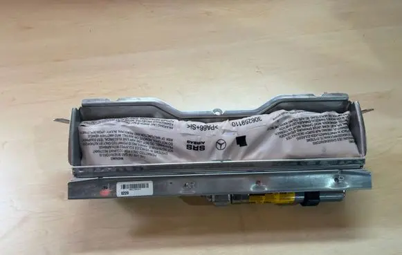 Mercedes-Benz C W204 Knee airbag 2048602002