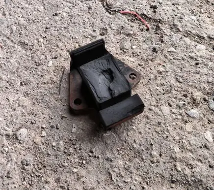 Nissan Cab Star Engine mount bracket