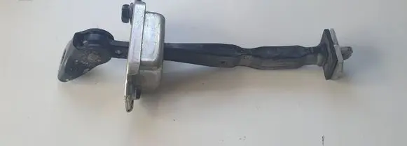 Nissan Qashqai Front door check strap stopper