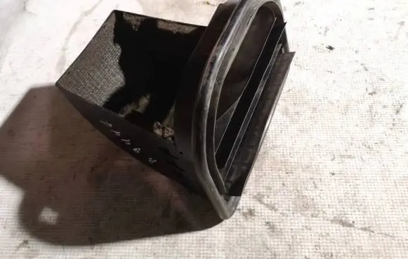 Volvo XC90 Dash center air vent grill 31101024