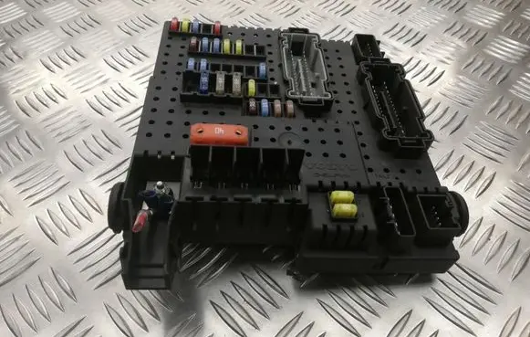Volvo XC90 Fuse module 12217799 8676391