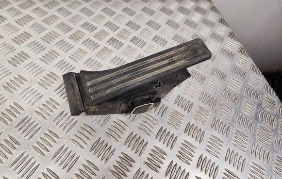 Mercedes-Benz E W212 Accelerator throttle pedal A2223001000