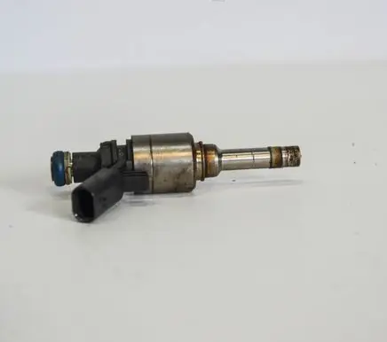 Audi A5 8T 8F Fuel injector 06H906036B