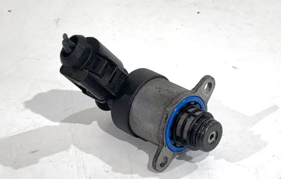 Volkswagen PASSAT B7 Fuel pressure regulator 0928400768